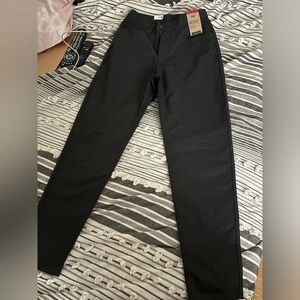 levi’s high waisted mom jeans size 27 in black !
